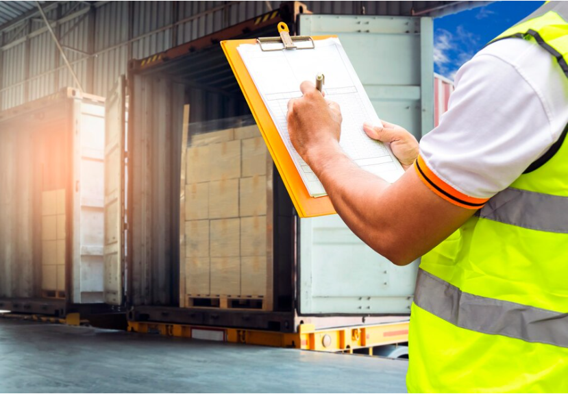 کارشناس گمرک