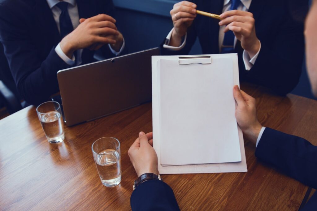 کارشناس امور قرارداد ها