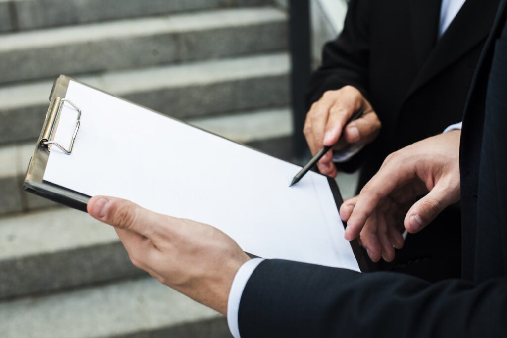 کارشناس امور قراردادها